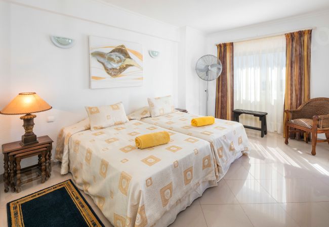 Апартаменты на Luz - Rua 1º de Maio | professionally cleaned | 3-bedroom apartment | centre of Praia da Luz | breath-taking sea views