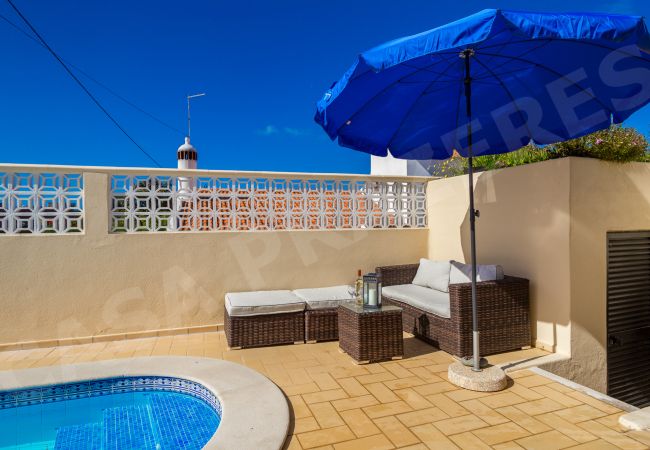 Вилла на Carvoeiro - Casa Prazeres | professionally cleaned | 4-bedroom villa | swimming pool | close to Carvoeiro and amenities