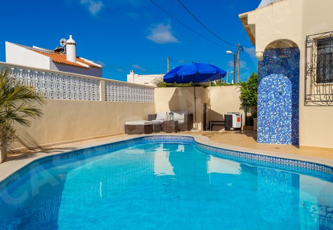 Вилла на Carvoeiro - Casa Prazeres | professionally cleaned | 4-bedroom villa | swimming pool | close to Carvoeiro and amenities