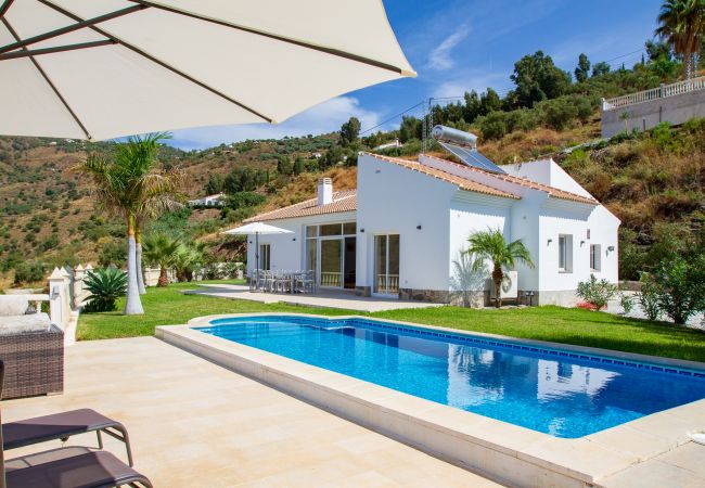 Вилла на Algarrobo - Casa Bonita - 4 bedroom Country House in Authentic Andalucia, Malaga