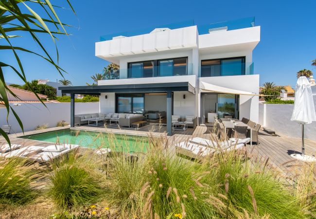 Вилла на Марбелья / Marbella - Costabella Marbella - Unique Luxury Beach Villa