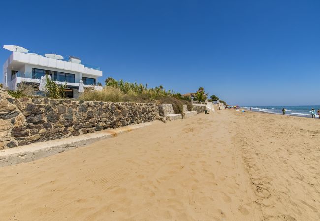 Вилла на Марбелья / Marbella - Costabella Marbella - Unique Luxury Beach Villa