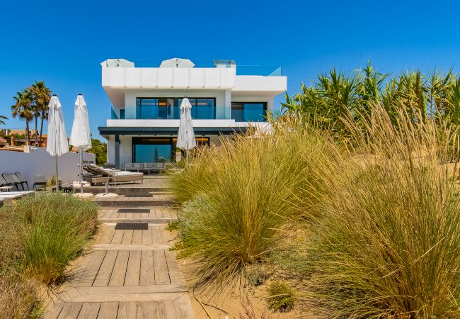 Вилла на Марбелья / Marbella - Costabella Marbella - Unique Luxury Beach Villa