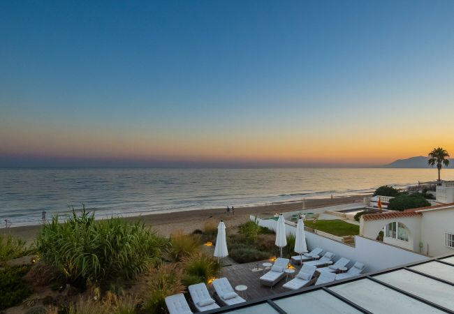 Вилла на Марбелья / Marbella - Costabella Marbella - Unique Luxury Beach Villa