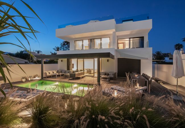 Вилла на Марбелья / Marbella - Costabella Marbella - Unique Luxury Beach Villa