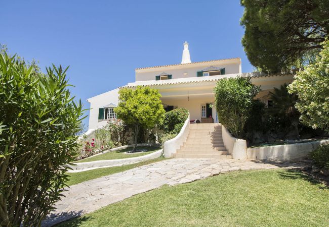 Вилла на Almancil - Villa Caravela | 4 Quartos | Bonito Jardim | Almancil