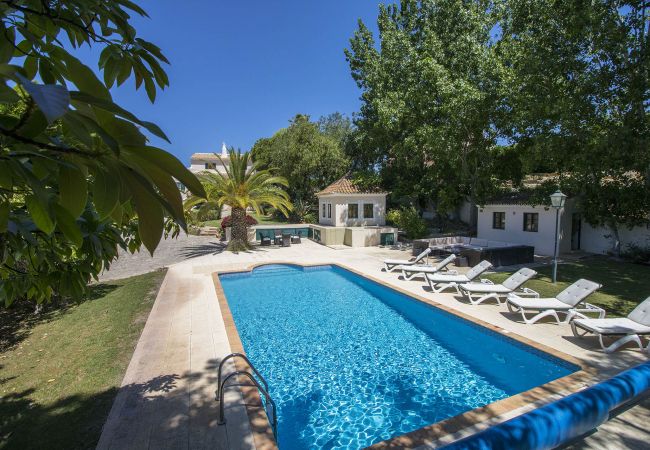 Вилла на Almancil - Villa Caravela | 4 Quartos | Bonito Jardim | Almancil