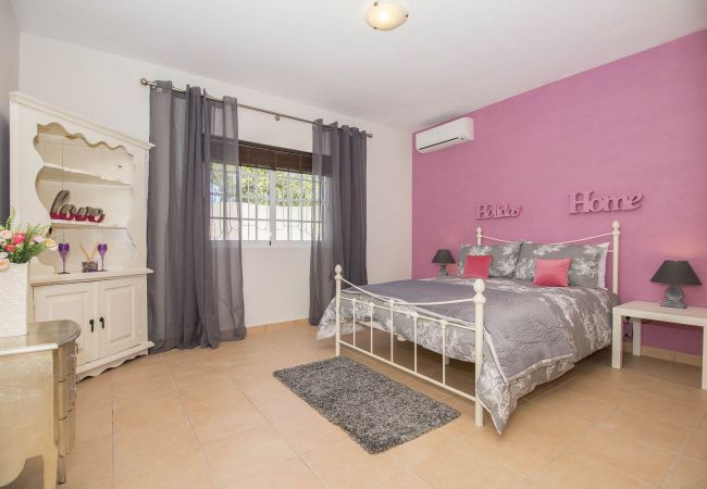 Вилла на Almancil - Villa Caravela | 4 Quartos | Bonito Jardim | Almancil