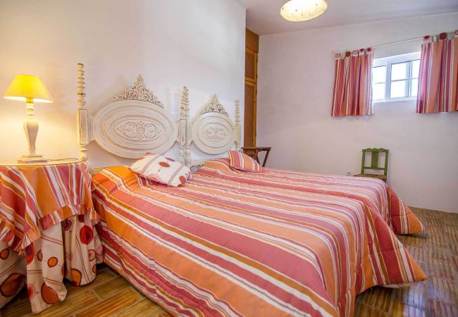 Вилла на Almancil - Quinta da Ilda | 6 Quartos | Casa Típica | Almancil 