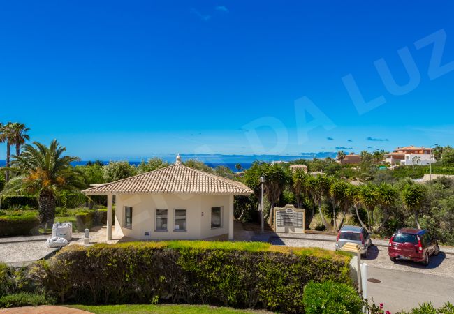 Вилла на Luz - Villa Serena da Luz |  professionally cleaned | 4-bedroom villa | children's swings and slide | heated* pool 