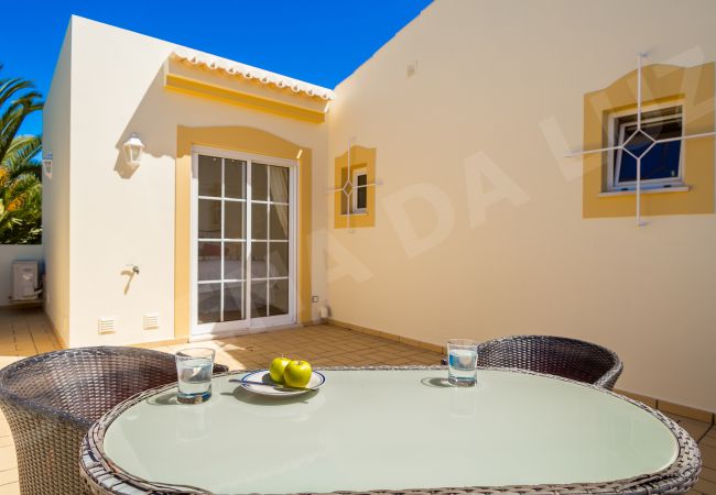 Вилла на Luz - Villa Serena da Luz |  professionally cleaned | 4-bedroom villa | children's swings and slide | heated* pool 