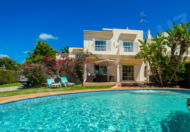 Вилла на Luz - Villa Serena da Luz |  professionally cleaned | 4-bedroom villa | children's swings and slide | heated* pool 