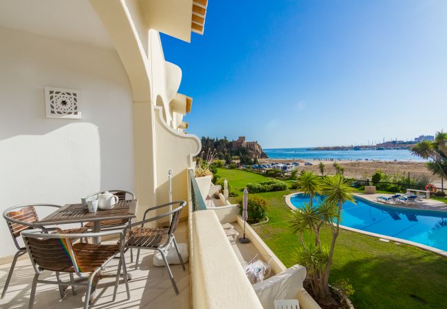 Апартаменты на Ferragudo - Clube Rio | professionally cleaned | 1-bedroom apartment | amazing views across to Portimão