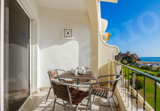 Апартаменты на Ferragudo - Clube Rio | professionally cleaned | 1-bedroom apartment | amazing views across to Portimão