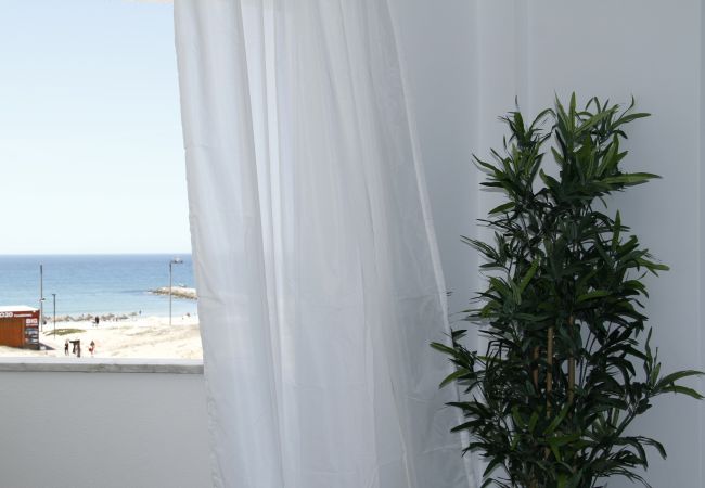 Апартаменты на Costa de Caparica - Apartamento muito confortável, com um quarto e varanda, em frente à praia, na Costa da Caparica.