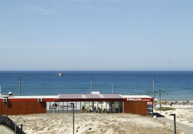 Апартаменты на Costa de Caparica - Apartamento muito confortável, com um quarto e varanda, em frente à praia, na Costa da Caparica.