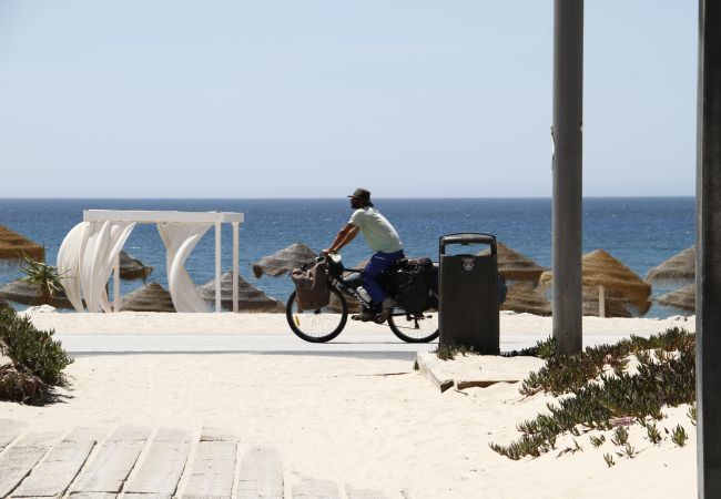 Апартаменты на Costa de Caparica - Apartamento muito confortável, com um quarto e varanda, em frente à praia, na Costa da Caparica.