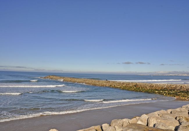 Апартаменты на Costa de Caparica - Apartamento muito confortável, com um quarto e varanda, em frente à praia, na Costa da Caparica.