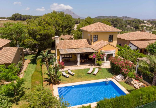 Вилла на Хавеа / Javea - Villa Abaesko, con Jardín y Piscina Privada