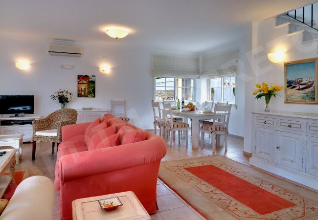 Вилла на Luz - Jardim Secreto | professionally cleaned | 4-bedroom detached villa | very close to the beach