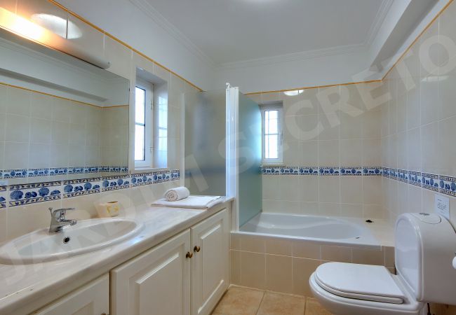 Вилла на Luz - Jardim Secreto | professionally cleaned | 4-bedroom detached villa | very close to the beach