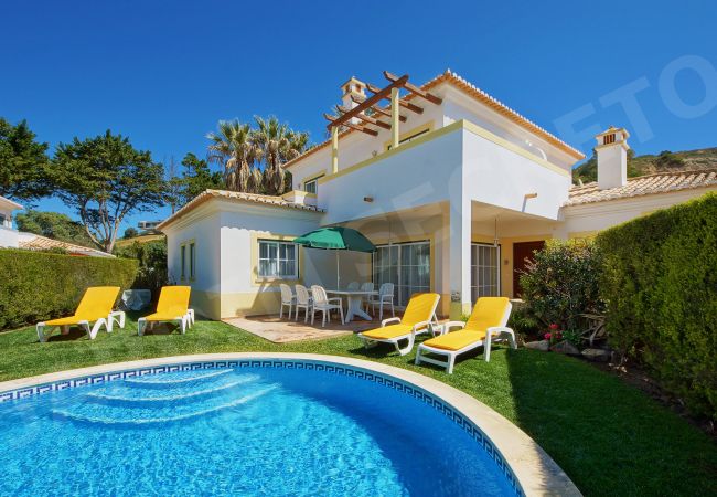 Вилла на Luz - Jardim Secreto | professionally cleaned | 4-bedroom detached villa | very close to the beach