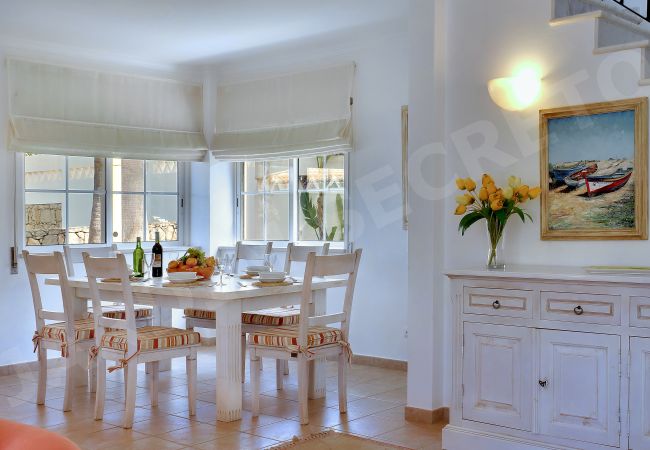 Вилла на Luz - Jardim Secreto | professionally cleaned | 4-bedroom detached villa | very close to the beach