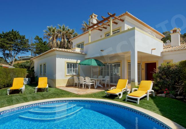 Вилла на Luz - Jardim Secreto | professionally cleaned | 4-bedroom detached villa | very close to the beach