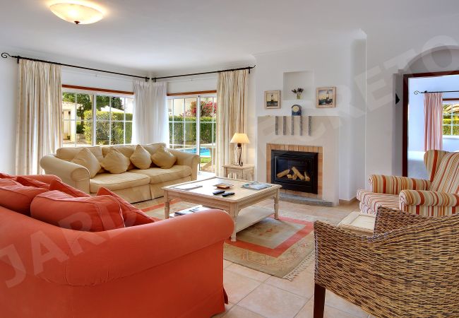 Вилла на Luz - Jardim Secreto | professionally cleaned | 4-bedroom detached villa | very close to the beach