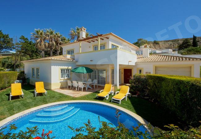 Вилла на Luz - Jardim Secreto | professionally cleaned | 4-bedroom detached villa | very close to the beach