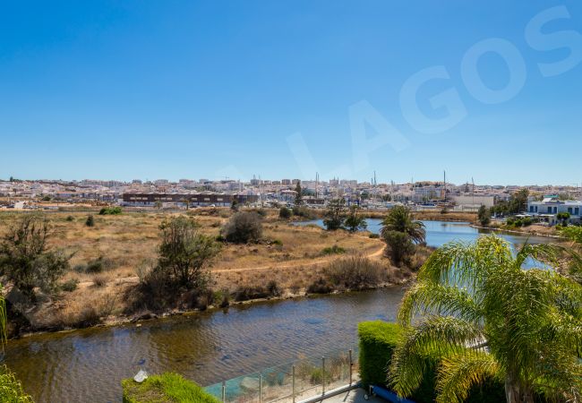 Таунхаус на Lagos - Casa Vista Lago | professionally cleaned | 4-bedroom townhouse | within walking distance of Lagos centre