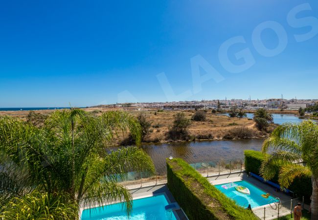 Таунхаус на Lagos - Casa Vista Lago | professionally cleaned | 4-bedroom townhouse | within walking distance of Lagos centre