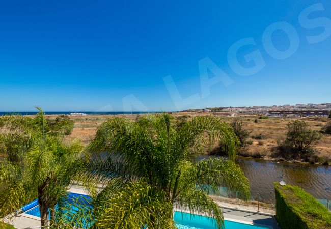 Таунхаус на Lagos - Casa Vista Lago | professionally cleaned | 4-bedroom townhouse | within walking distance of Lagos centre