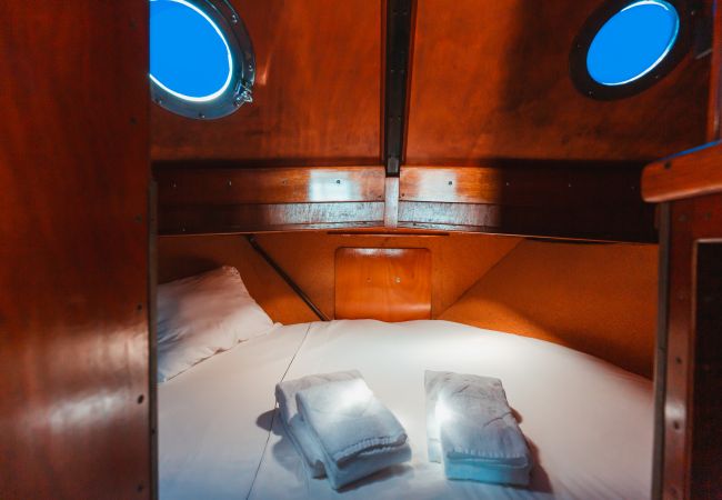 Яхта на Vila Nova de Gaia - Noite a Bordo do Chris-Craft Experiência no Douro
