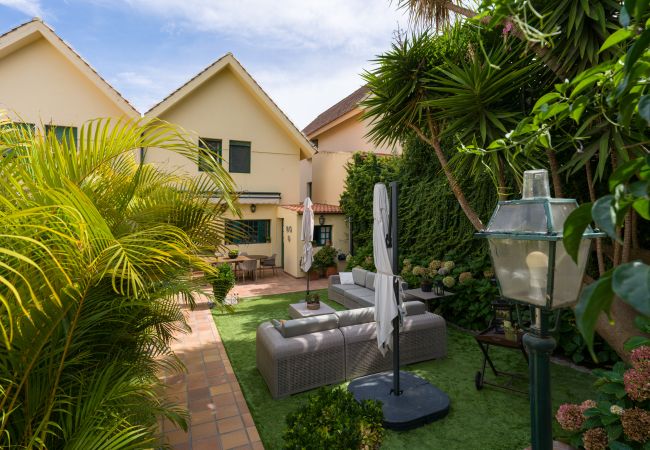 Дом на Santa Brígida - House with cozy garden BBQ 