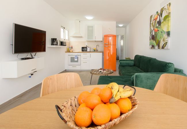Апартаменты на Пуэрто дель Кармен - Orange Volcano Apartment, acceso gratis al Centro Deportivo Fariones