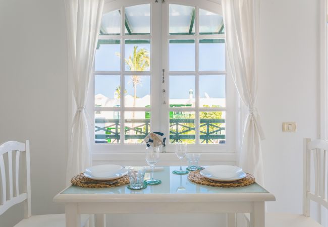 Апартаменты на Пуэрто дель Кармен - Nautic Apartment Playa Grande, con Terraza, Piscina Compartida y a solo 150m de la Playa