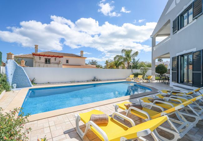 Вилла на Albufeira - Villa Alfazema | 5 Quartos | Zona Tranquila | Albufeira