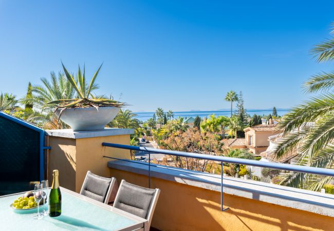 Апартаменты на Marbella - Bahia de Marbella | 3 bedroom beach apartment with sea view