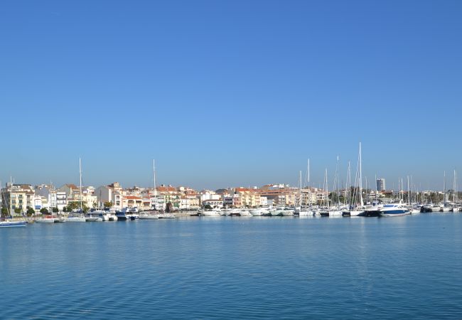 Appartement à Cambrils - Pins i Mar:Terrasse-Devant plage Cambrils-Wifi,clim,satellite,linge inclus