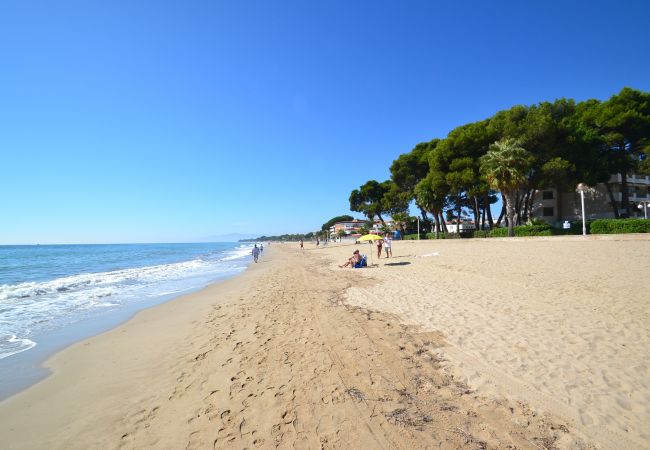 Appartement à Cambrils - Pins i Mar:Terrasse-Devant plage Cambrils-Wifi,clim,satellite,linge inclus