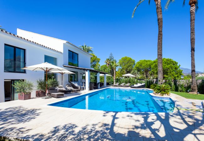 Villa à Marbella - La Corsa Marbella - Luxury 5 bed/bath villa with private pool, jacuzzi