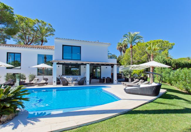 Villa à Marbella - La Corsa Marbella - Luxury 5 bed/bath villa with private pool, jacuzzi