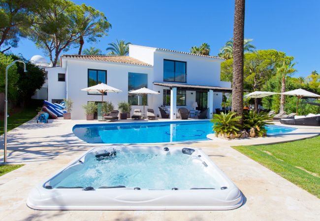 Villa à Marbella - La Corsa Marbella - Luxury 5 bed/bath villa with private pool, jacuzzi