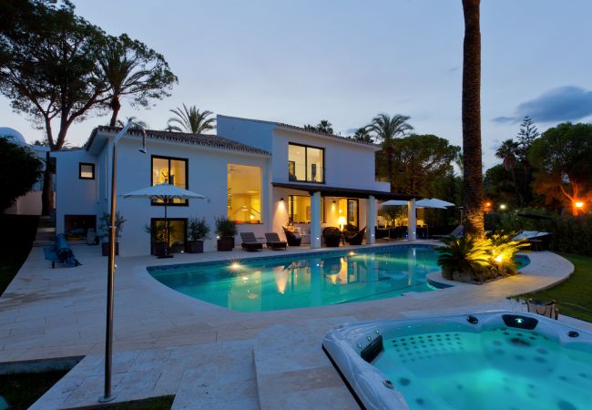 Villa à Marbella - La Corsa Marbella - Luxury 5 bed/bath villa with private pool, jacuzzi