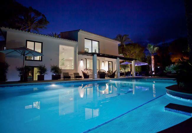 Villa à Marbella - La Corsa Marbella - Luxury 5 bed/bath villa with private pool, jacuzzi