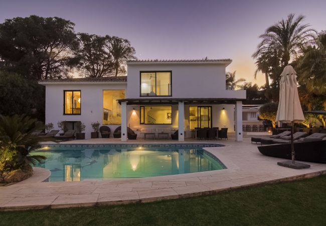 Villa à Marbella - La Corsa Marbella - Luxury 5 bed/bath villa with private pool, jacuzzi