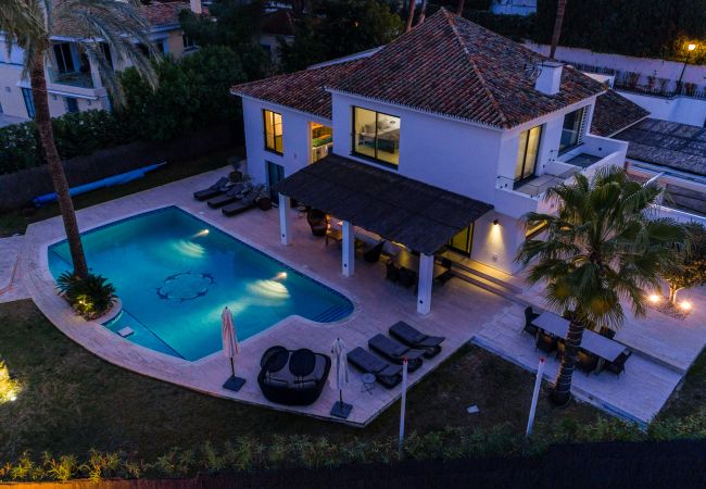 Villa à Marbella - La Corsa Marbella - Luxury 5 bed/bath villa with private pool, jacuzzi