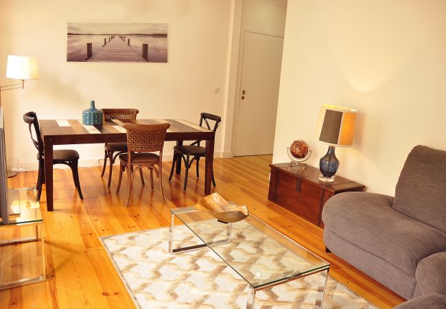 Appartement à Lisbonne - Appartement confortable et élégant, entièrement équipé, avec trois chambres à coucher, près du centre de Lisbonne.