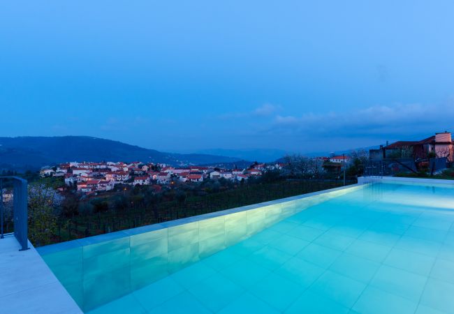 Villa à Peso da Régua - Villa contemporaine avec piscine à débordement et jardin